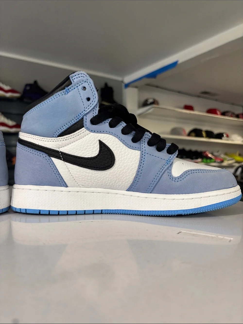 Air Jordan 1 Retro High OG “University Blue” Men’s Size 6
